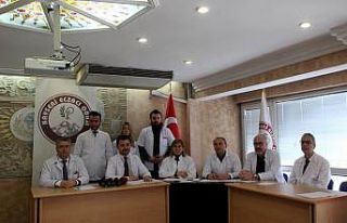 Eczacılar Odası Başkanı Akın: "Maske, dezenfektan,...