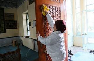 Edremit’te camiler dezenfekte edildi