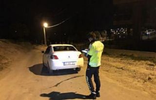 Ehliyetsiz bayan sürücü ortalığı birbirine kattı