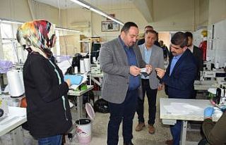 Ekinci maske üretim atölyesini ziyaret etti