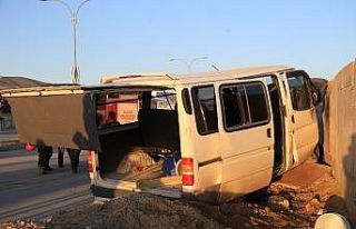 Elazığ’da işçi servisi beton bloka çarptı:...