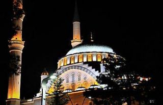 Elazığ’daki camilerden dua sesleri yükseldi