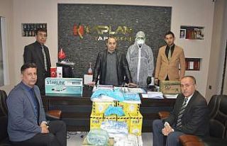 Elbistanlı esnaf, deposundaki 10 bin maskeyi devlete...