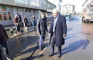 Eleşkirt Belediyesi cadde ve sokakları yıkadı