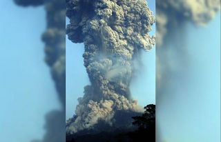 Endonezya’da Merapi Yanardağı’nda patlama