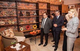 Engelli bireylerin rahatça gezebileceği afiş ve...