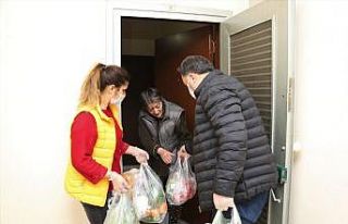 Erdemli’de 65 yaş üstü vatandaşlara ’Limon...