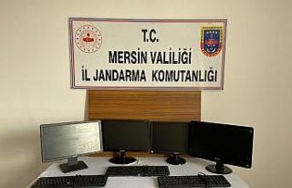 Erdemli’de iş yerinden hırsızlık yapan 3 zanlı...