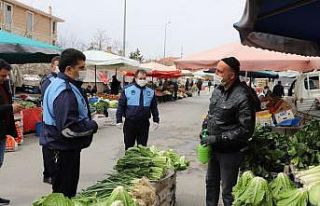 Erzincan’da Cumartesi Pazarını denetledi