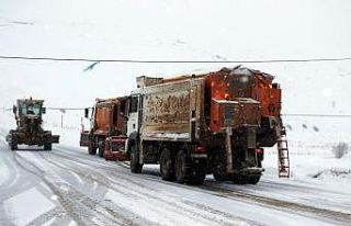 Erzincan’ın yüksek kesimleriyle Bayburt’ta kar...