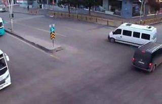 Erzurum’da 5 kişinin yaralandığı feci kaza kameralara...
