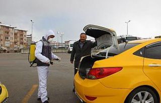 Erzurum’da ticari taksiler dezenfekte edildi