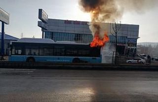 Erzurum’da yolcu otobüsü alev alev yandı