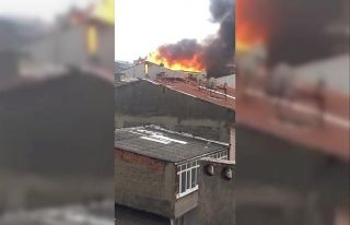Esenler’de korkutan çatı yangını