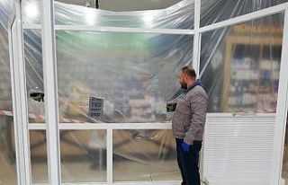 Esenyurt’ta eczanede korona virüse muşambalı...