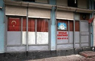 Esnaf yasağa uydu