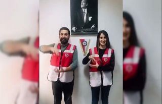 "Evde kalın" çağrısını işaret diliyle...