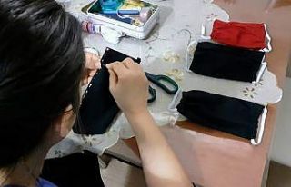Evde kendi maskelerini yapıyorlar