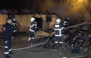 Evin deposunda çıkan yangın korkuya neden oldu