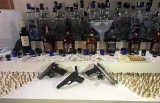 Evini kaçak içki imalathanesine çevirdi