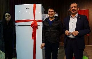 ‘Evlilik Okulu’ finalinde genç çiftler ödüllendirildi