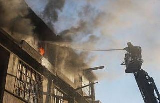 Eyüpsultan’da plastik düğme üreten işyerinde...