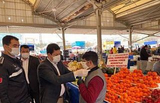 Eyyübiye’de esnafa maske ve eldiven dağıtıldı