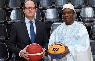 FIBA Başkanı Niang ve Genel Sekreter Zagklis’den...