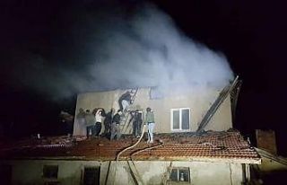 Gediz’in Göynükören köyünde çatı yangını