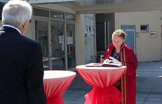 Gelin İtalyan olunca memur nikahı salon dışında...