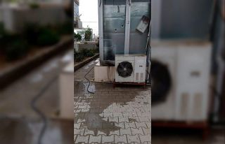 Genç kız marketi kundakladı
