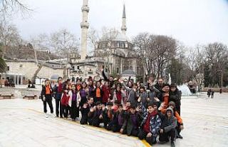 Genç mihmandarlar Eyüpsultan’ı geziyor