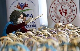 Gençlik merkezlerinde ’Korumalı maske’ üretimi
