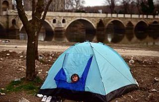 Göçmenlerin Avrupa’ya geçmek için bekleyişi...
