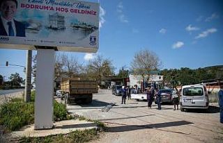 Görüntü kirliliği ile mücadele eden Başkan kendi...