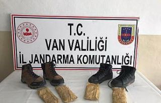 Gürpınar’da ayakkabıya gizlenmiş 1 kilo eroin...