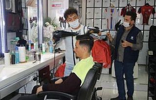 Haberi duyan vatandaşlar kuaförlere koştu