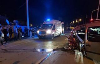 Hafif ticari araçla otomobil çarpıştı 1 ölü...