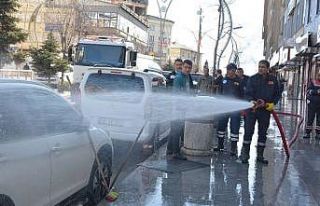 Hakkari çarşısı köpüklü suyla yıkandı