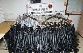 Hakkari’de 1 kilo 300 gram eroin ile 26 adet av...