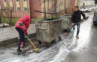 Hakkari’de her yer köpüklü suyla yıkandı