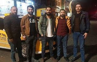 Hakkari’de taksiciler sağlıkçılara kornalı...