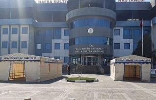 Hastaların ilk kontrolleri çadırlarda yapılıyor