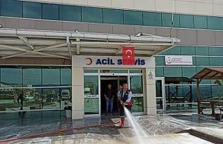 Hastane bahçesi dezenfekte edildi