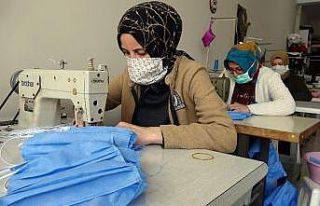 Hastane maske talep etti gönüllüler dikmeye başladı