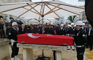 Hastanede tedavi gören polis hayatını kaybetti