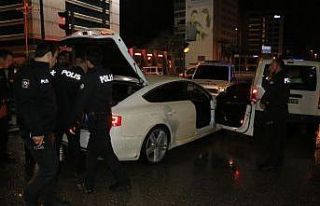 Havaya ateş açan maganda otomobiliyle kaçmak isterken...