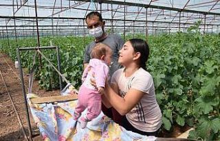 Herkes eve kapandı onların iş yükü arttı, bebekleriyle...