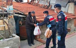 Hisarcık’ta 65 yaş üzeri köylülerin alışverişini...