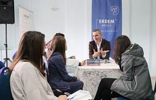 HKÜ Akademisyenleri, Erdem Koleji kariyer günlerinde